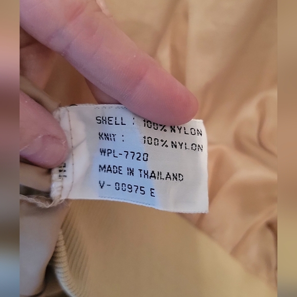 Vintage LeTigre  men's  windbreaker. Size large 100% nylon. - Picture 5 of 5